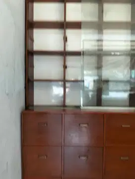 Etalase kayu lemari kayu pajangan toko apotek toko dan lain lain