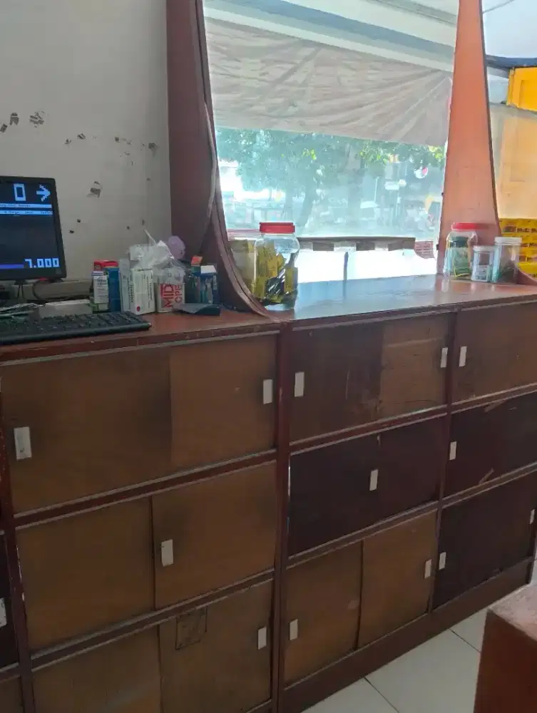 Etalase kayu lemari kayu pajangan toko apotek toko dan lain lain