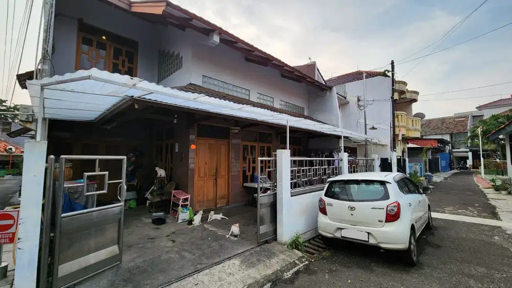 Rumah Hook  2 Lantai di Tebet Barat, Jakarta Selatan