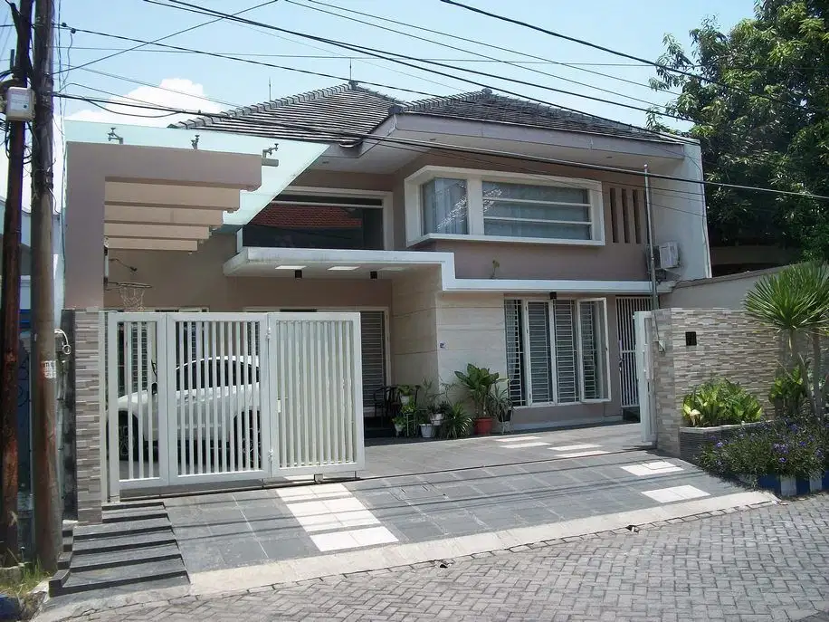 Rumah di Sutorejo Utara