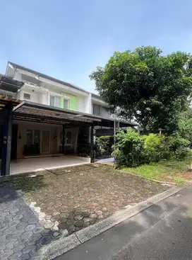 Rumah dijual dekat ke stasiun kereta dan pintu toll bsd city