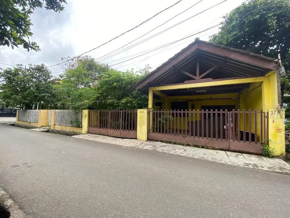 Dijual rumah lama di Jl H. Goden - Kebayoran Lama - Jakarta Selatan