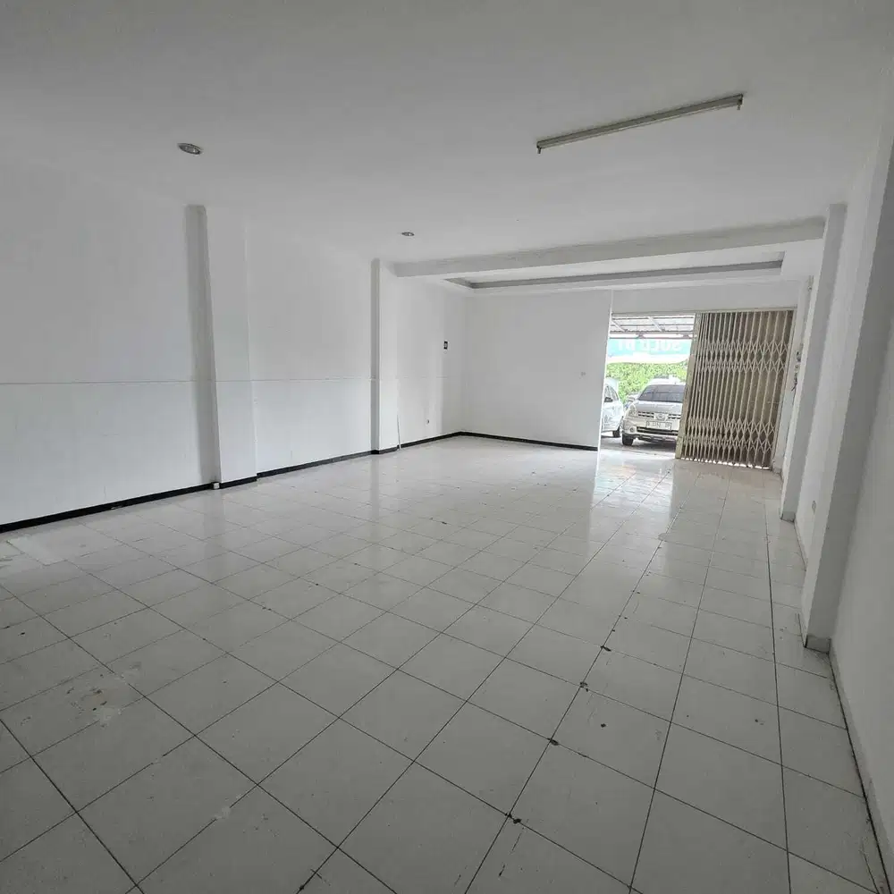 Disewakan Ruko Siap Pakai Usaha Kantor Singgasana Pradana Bandung Kota