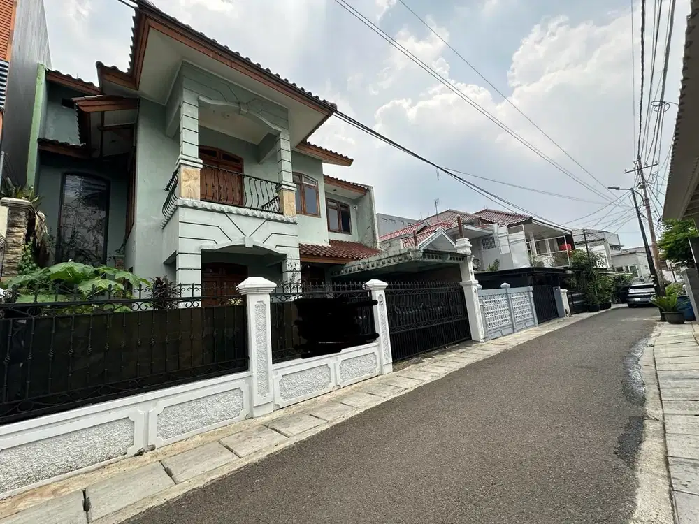 Dijual rumah di Jl Grinting - Blok A - Kebayoran Baru- Jakarta Selatan
