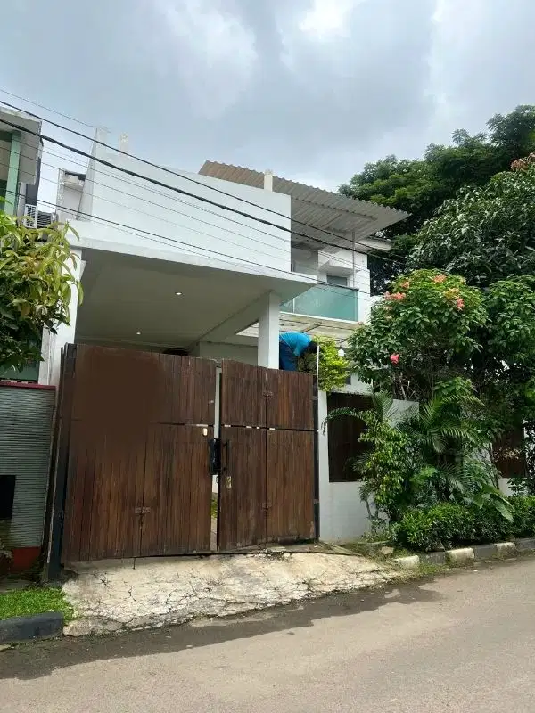 Rumah sudah renovasi di Villa Melati Mas Serpong