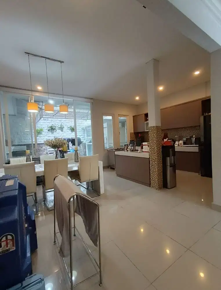 Rumah ber perabot terawat dan bersih di Wiguna SBY dgn harga bagus