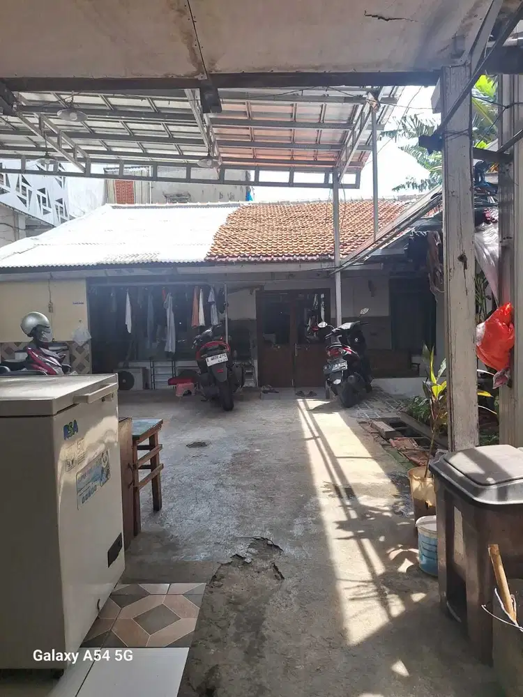 Bangunan Tua, Harga Hitung Tanah, Luas 544 m2, Zona Komersil!