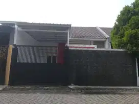 Rumah kos dekat kampus UPN SBY dengan 6 kama