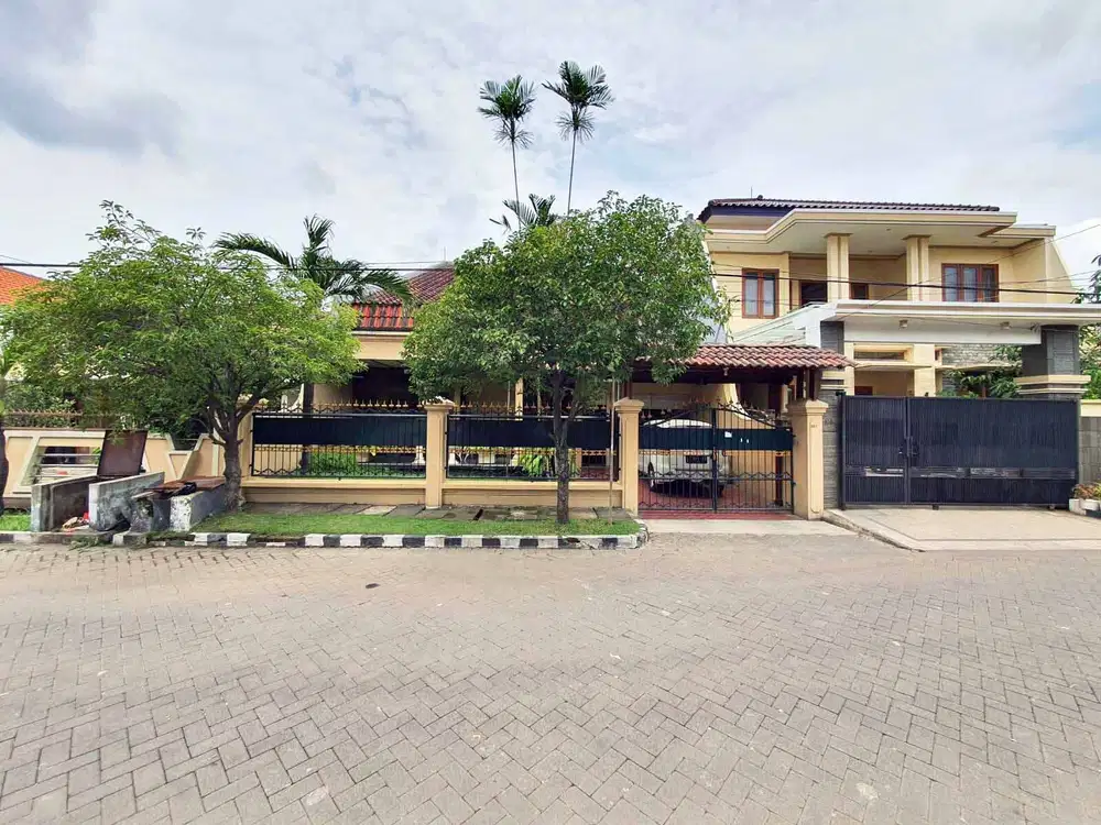 Rumah di Gayungsari Barat