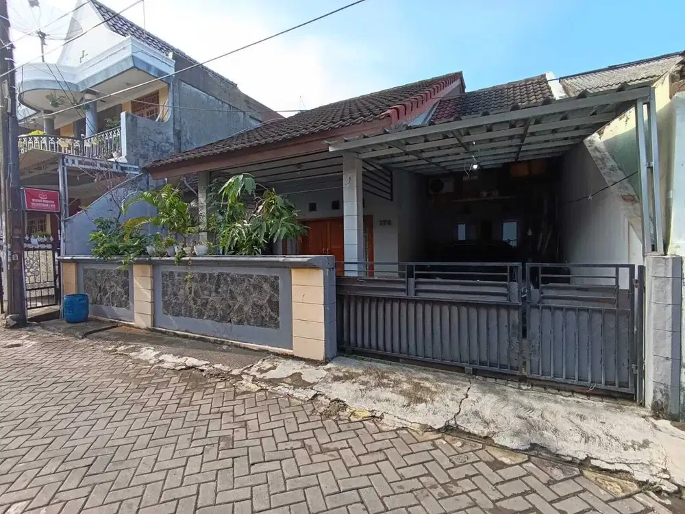 Dijual Rumah Siap Huni di Jl. Seruni, Cipondoh