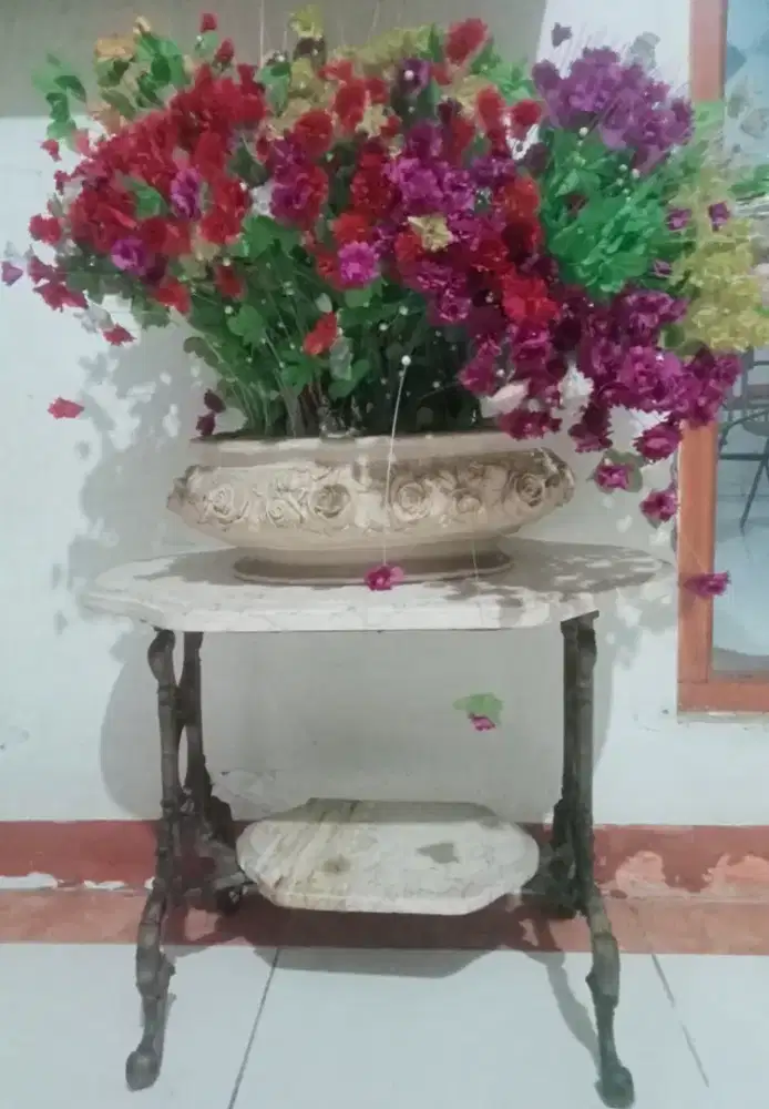 Meja Onyx pendek