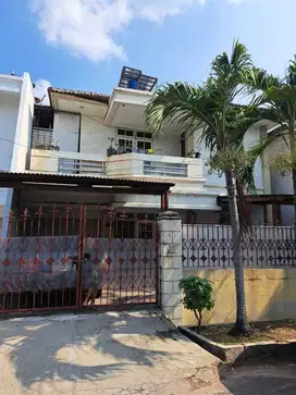Rumah Janur Indah Seberang Mal Kelapa Gading Cukup jalan kaki