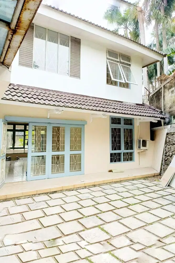 Rumah Luas Hijau & Baru Renovasi di Bintaro Sektor 9