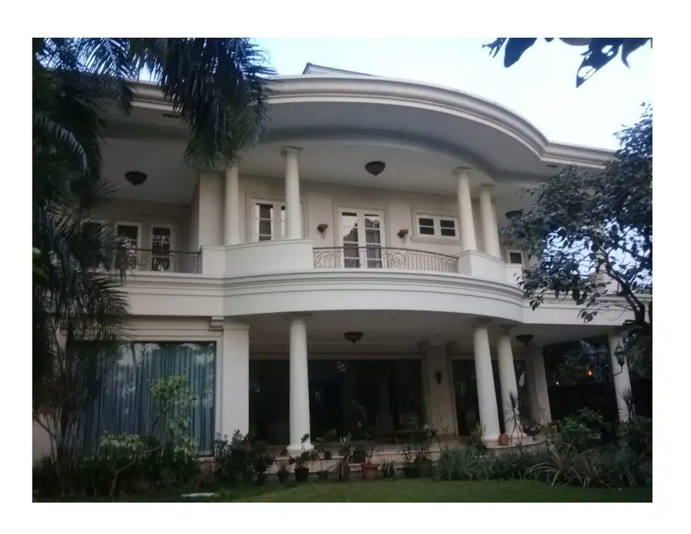 Dijual Rumah Mewah di Lippo Karawaci dengan Arsitektur Klasik & Taman