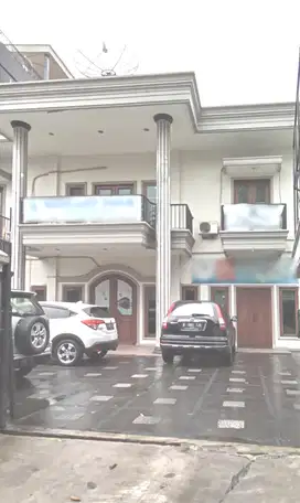 DIJUAL RUMAH HUNI DI AREA KOMERSIAL DI TEBET