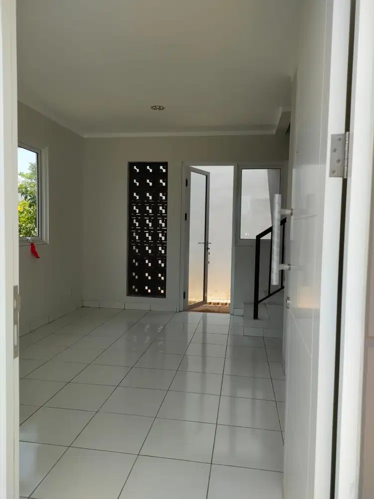 Dijual Cepat Murah Rumah Hoek di Cluster Dayana Summarecon