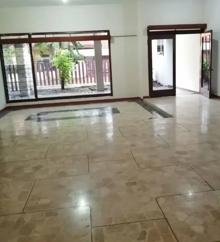 Rumah luas di Jemur Andayani Selatan,Row jalan 3 mobil