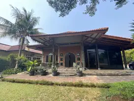Rumah Skandinavia di Sawangan Swimming Pool Taman Yang Hijau