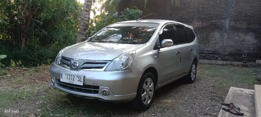 Grand livina SV 2012 MT