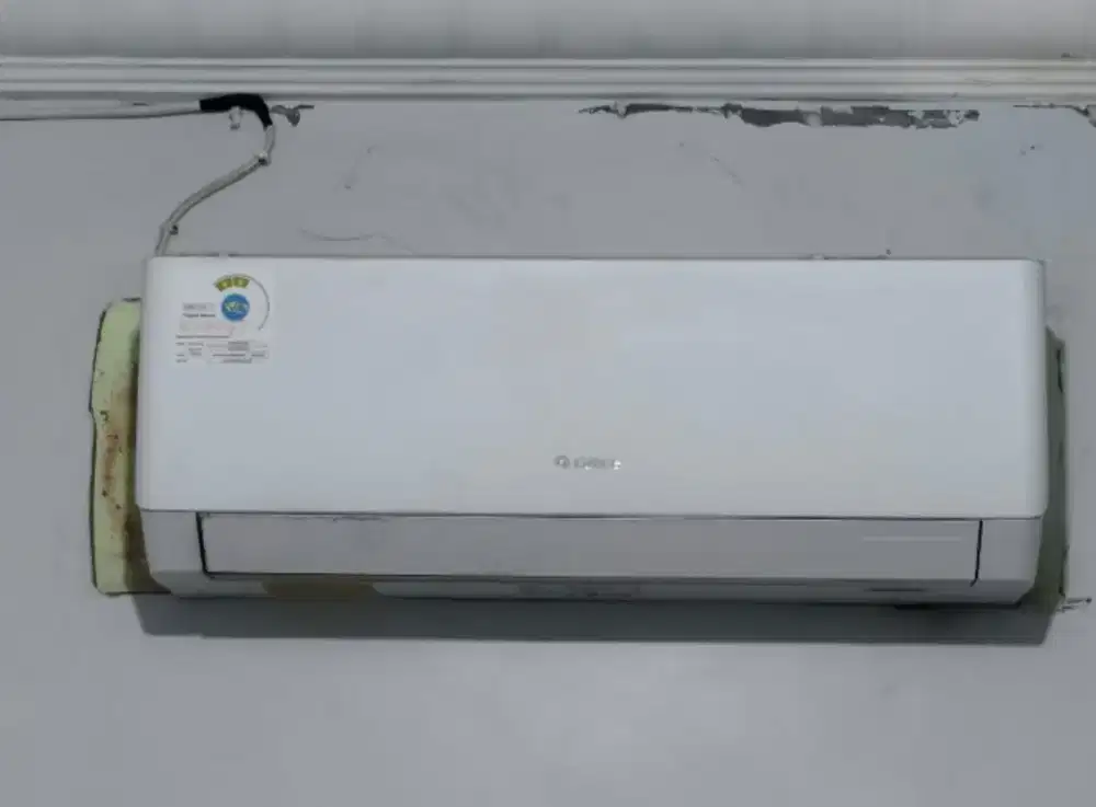 Dijual AC 1/2 PK merek Gree sudah inverter