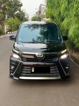 Dijual Toyota Voxy Hitam 2019 Matic Bensin 2.0 Black Ganjil