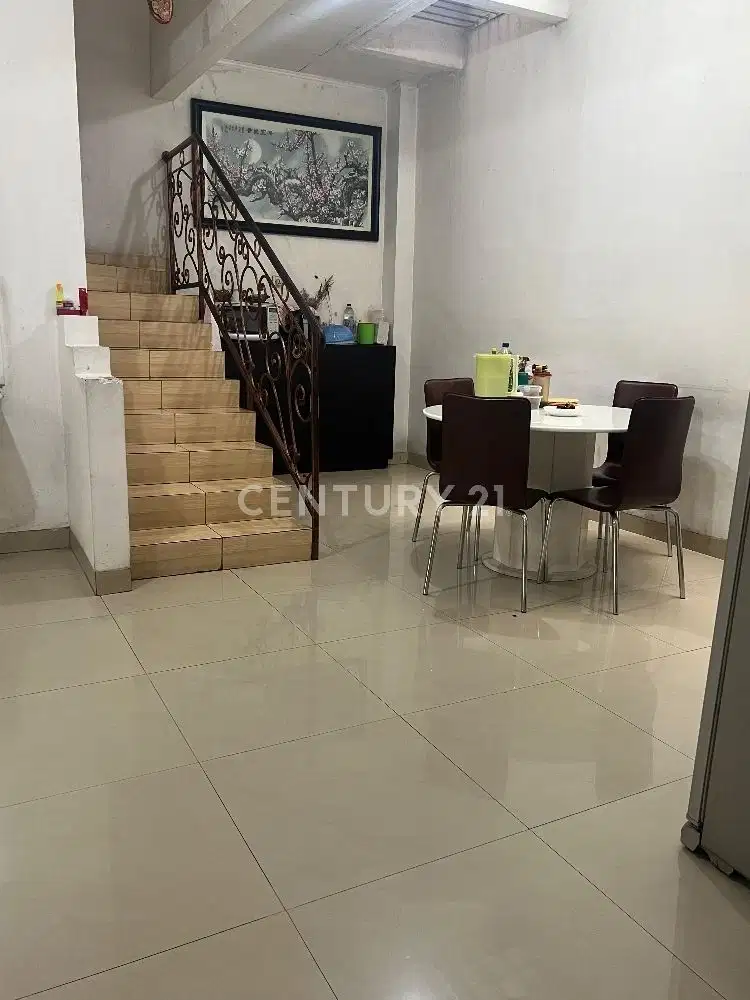 Rumah Terawat Di Gading Kirana Timur