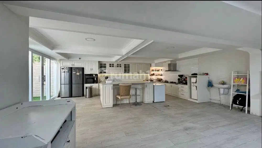 Dijual Rumah Rapi Full Renovasi di Bukit Gading Mediterania