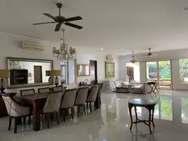 Rumah Mewah dengan Lahan 1.1013 m² di Mampang