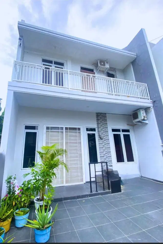 Dijual rumah di Pegangsaan Dua, 2 lantai