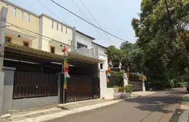 Rumah Mewah Desain Modern Minimalis Strategis di Pejompongan, Jakpus