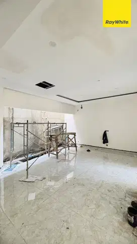 Dijual Rumah 2 lantai di Woodland Citraland Surabaya
