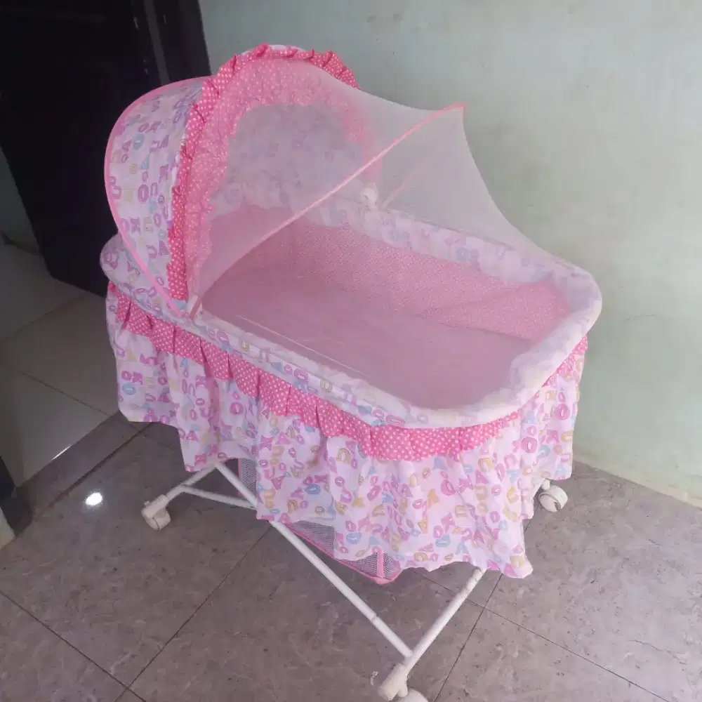Jual tempat tidur bayi masih layak pakay