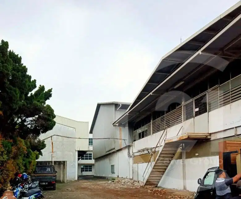 Dijual Cepat Pabrik di Comone Tangerang Lokasi Strategis Jalan Raya