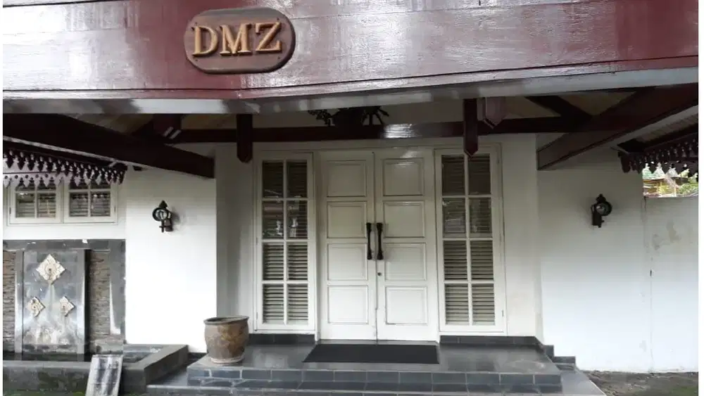 Rumah di Pancoran dengan Lahan luas 1096 m2