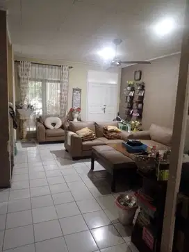 Rumah lokasi strategis di Menteng Bintaro sektor 7