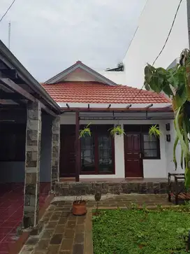 Dijual Rumah Halaman Luas Siap Huni di Bintaro Permai Jakarta Selatan