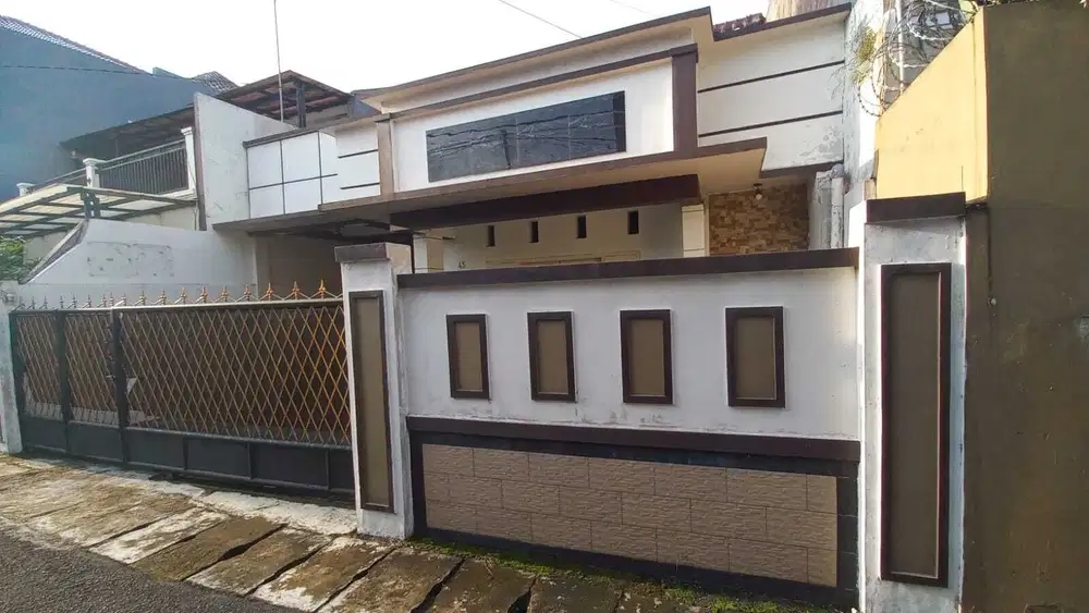 Jual Rumah Tebet Timur tingkat 2 letak strategis