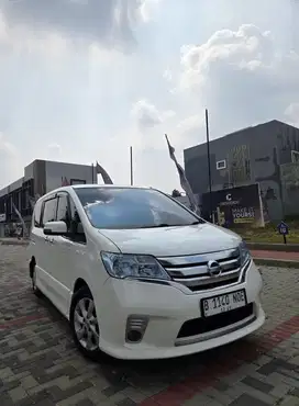 Nissan Serena HWS 2014 Automatic