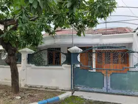 Rumah Siap Huni, Lokasi Strategis di Rungkut, Surabaya