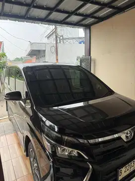 Toyota voxy 2018