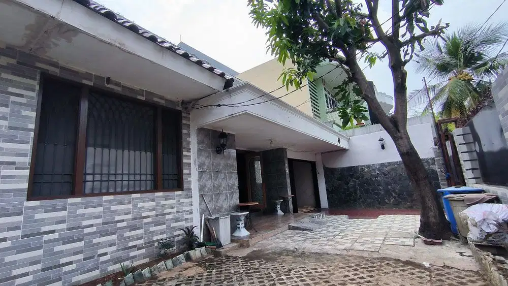 Jual Ex. Kost kost-an di Tanjung Duren Selatan Lokasi sangat strategis
