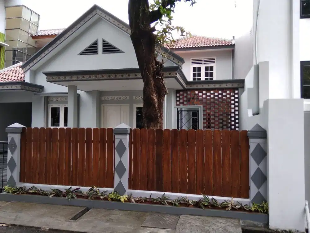 Sewa Rumah 5 Kamar Strategis Di Senopati