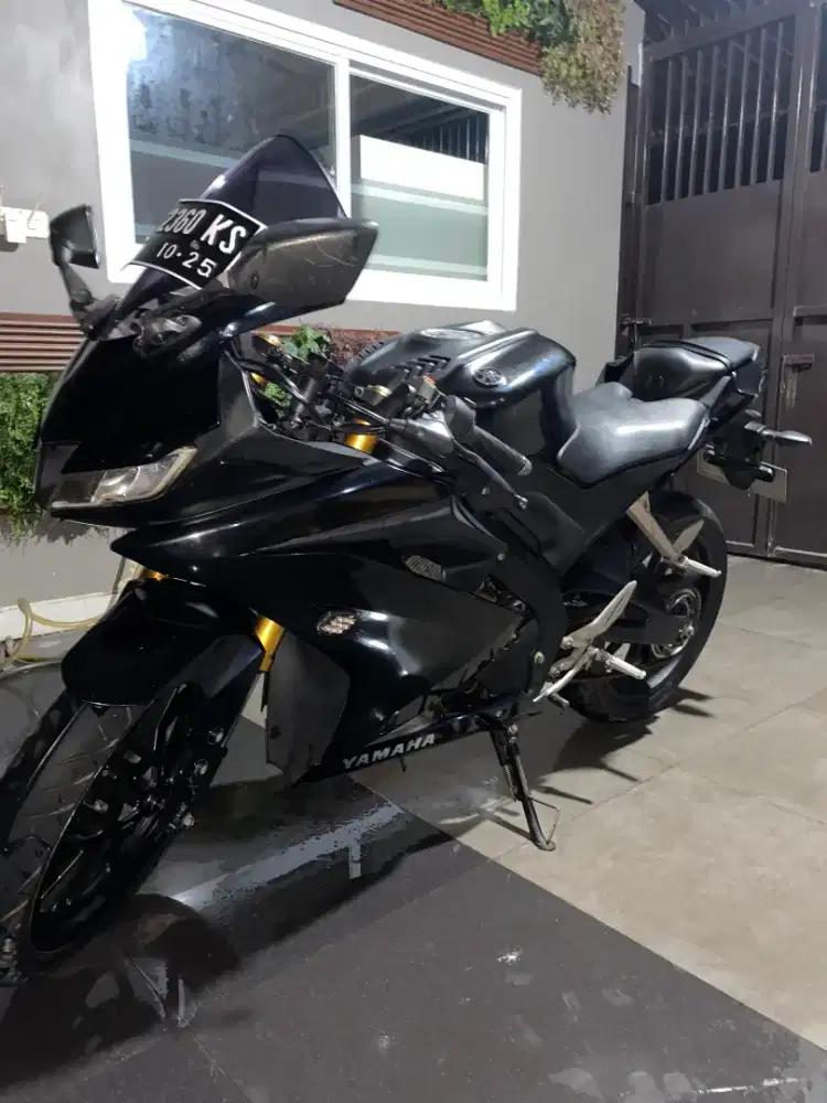 Yamaha R15 V3, kondisi masih mulus, mesin terawat