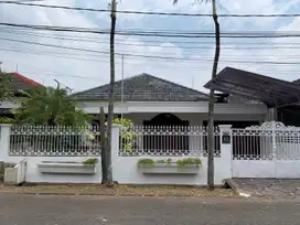 DiSEWA Rumah Nyaman, Siap Huni dan Strategis  di Bukit Cinere Indah