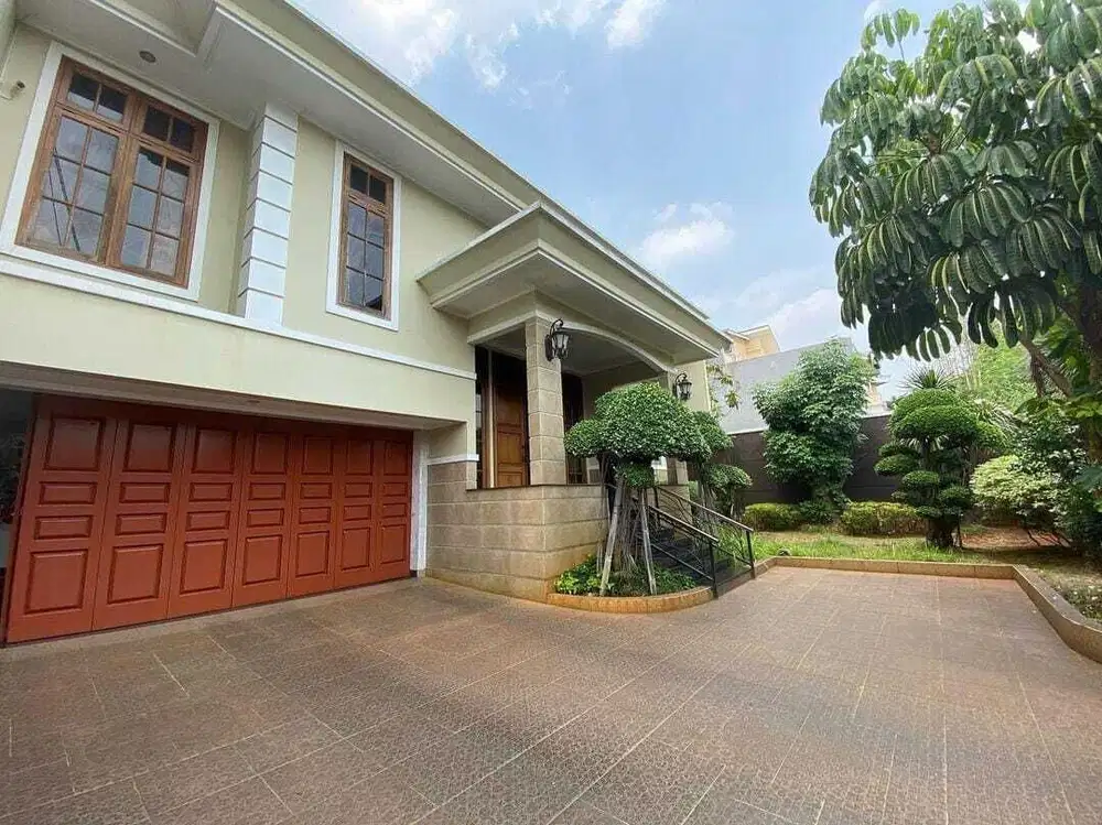 Hunian Cozy 2 Lantai dengan Swimming Pool di Cinere