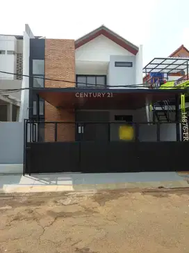 Dijual Rumah Brand New Dalam Cluster Depan Taman Di Graha Raya