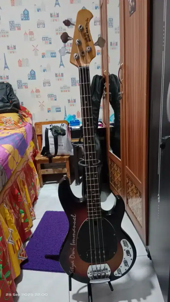 BASS CUSTOM ERNIEE BALL MUSIC MAN sting ray