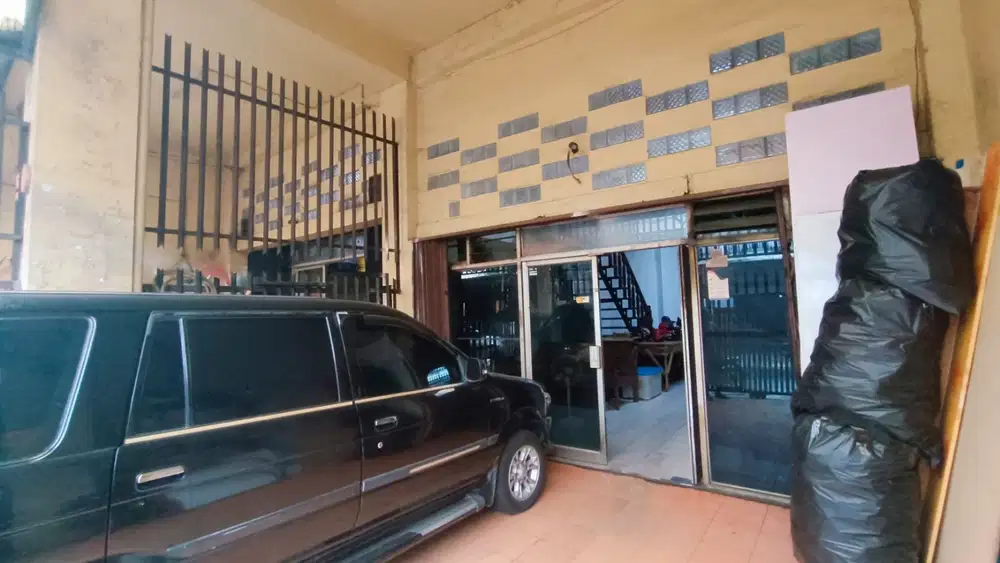 Dijual Ruko Gandeng Strategis di Malaka, Luas 11x53, SHM Cocok untuk Tinggal, Usaha dan Kos-Kosan