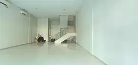 Ruko Kirana Boutique, Kelapa Gading, Luas 6x16m2