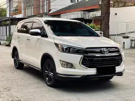 Innova Venturer Diesel Matic 2019